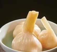 Sweet Pickled Garlic