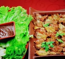 Pork belly with lettuce