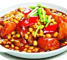 Stewed Pig Trotter with Soybeans