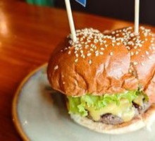 Classic Angus Beef Burger