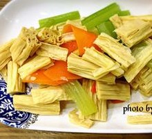 Celery with Yellow Skin Tofu Shreds