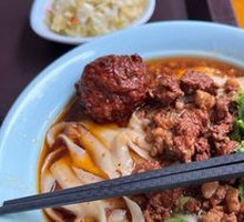 Sauce-Flavored Pork Noodles