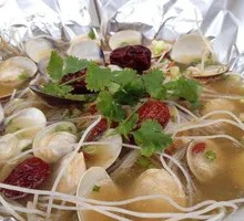 Clear Soup with Clams and Rice Noodles
