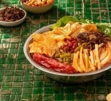 Sausage Rice Noodles with Snail Soup