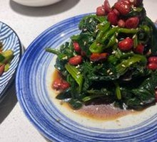 Spicy Spinach and Peanut Salad