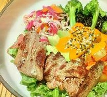 Pan-Seared Beef Nutrient Rice Salad
