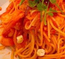 Pan-fried Shrimp with Tomato and Cashew Italian Pasta