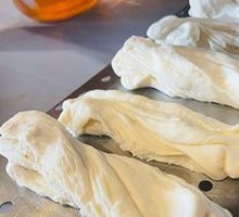 Flower-shaped steamed bun