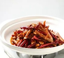 Braised Chicken Feet in Clay Pot