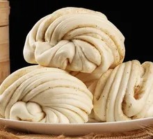 Flower-shaped steamed bun