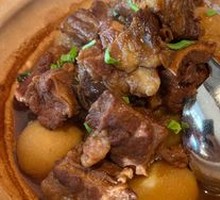 Braised Beef Brisket with Small Potatoes