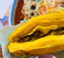 Green Pepper Golden Pork Bao