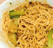 Spicy Pork Sauce Noodles with Peas