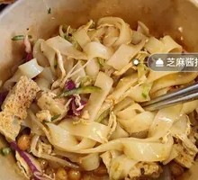 Noodles with sesame sauce