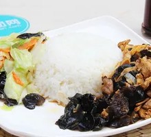 Curry Beef and Egg Noodles Rice