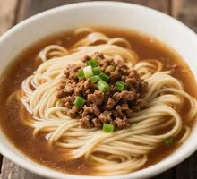 Spicy minced meat noodles