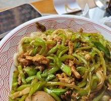 Spicy Pepper and Pork Noodles
