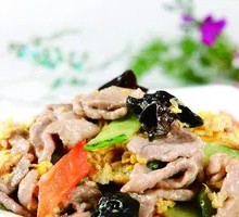 Wood Ear Mushroom and Pork Noodles