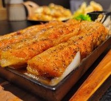 Black Pepper Salmon Belly on Iron Plate