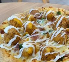 Golden Salted Egg Yolk Chicken Pizza