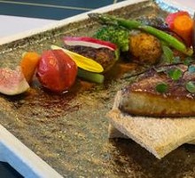 Pan-seared Foie Gras with Homemade Red Wine and Pear