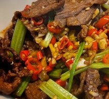 Stir-Fried Beef with Yellow Onion