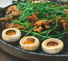 Goat Meat with Sand Onion