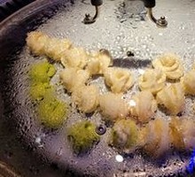 Flower-shaped steamed bun