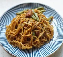 Stewed Noodles with Green Beans and Pork