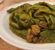 Braised pork belly with oil beans