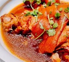 Ice-pattern Pork Knuckle