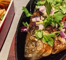 Sautéed Crucian Carp on Iron Plate