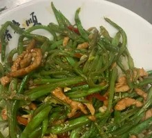 Braised Lentils with Shredded Pork Noodles