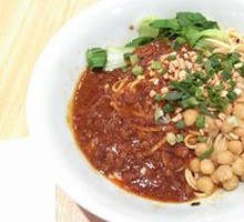 Spicy Pork Sauce Noodles with Peas