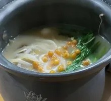 Old Yunnan Bridge Soup Rice Noodles