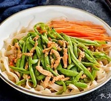 Braised Lentils with Shredded Pork Noodles
