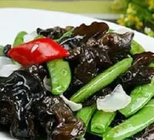 Stir-fried Sweet Peas, Wood Ear Mushrooms, and Lily Bulbs