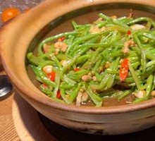 Stir-fried shredded lentils with pork