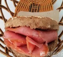 Beijing-style flatbread with seasoned sausage
