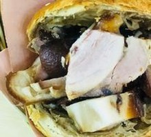 Braised Pork Belly in Flatbread