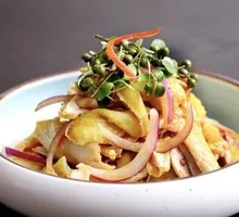 Tear-Split Spicy Pepper Chicken