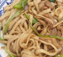 Stir-Fried Noodles with Shredded Meat
