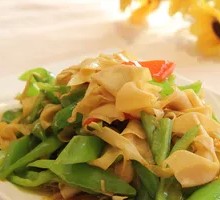 Bell Pepper and Tofu Skin Stir-Fry