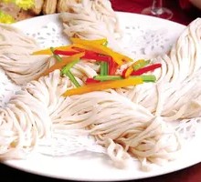 Hand-rolled细 noodles