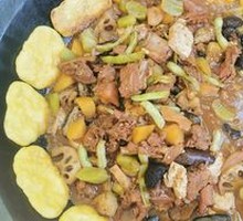 Fire-pot stewed wild chicken