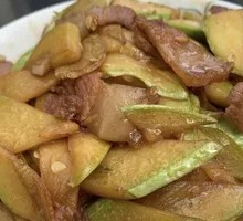 Stir-fried Zucchini with Meat