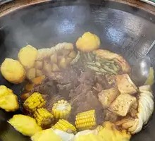 Stir-Fried Spare Ribs in Iron Pot
