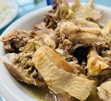 Chicken stewed with pine mushrooms