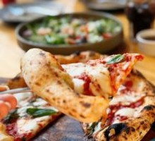 Traditional Margherita Pizza