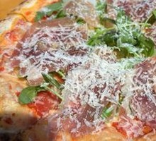 Prosciutto and Arugula Pizza